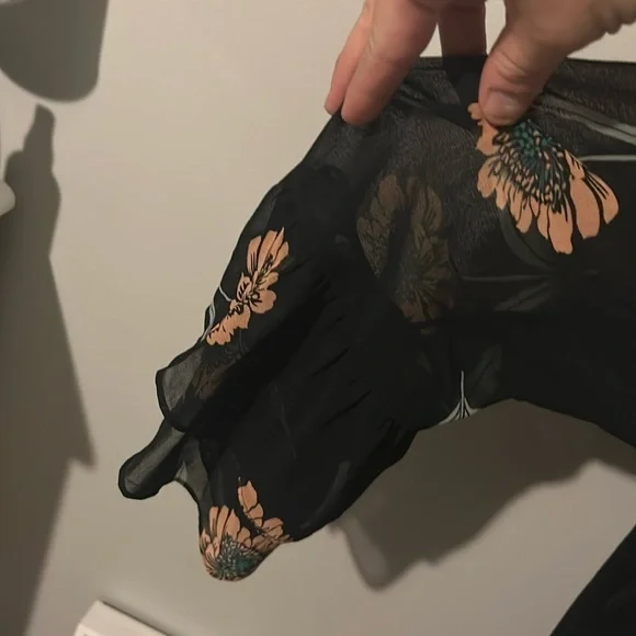 Cabi medium button down blouse   F - Picture 2 of 9